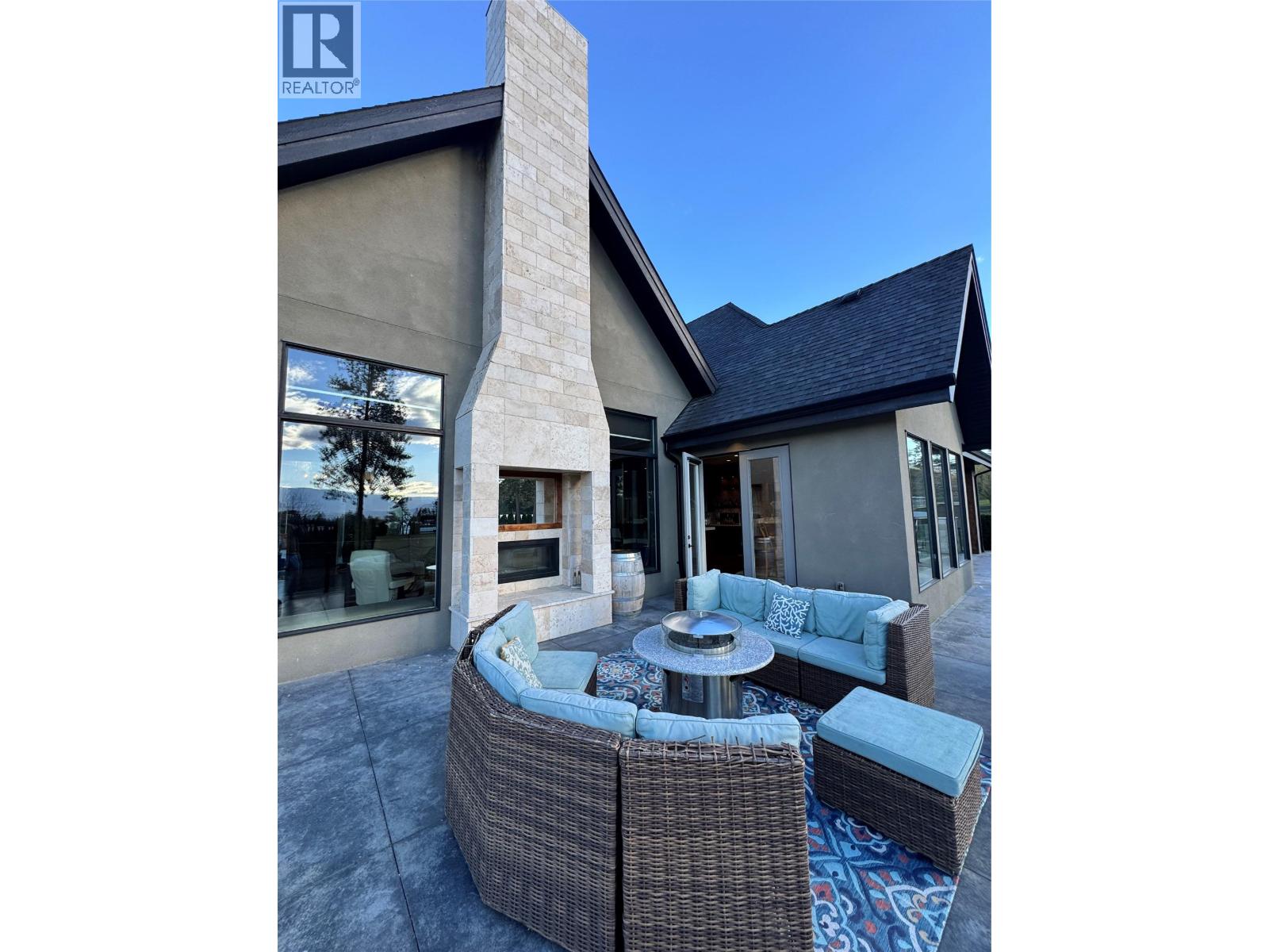  3990 Fairwinds Court, Kelowna