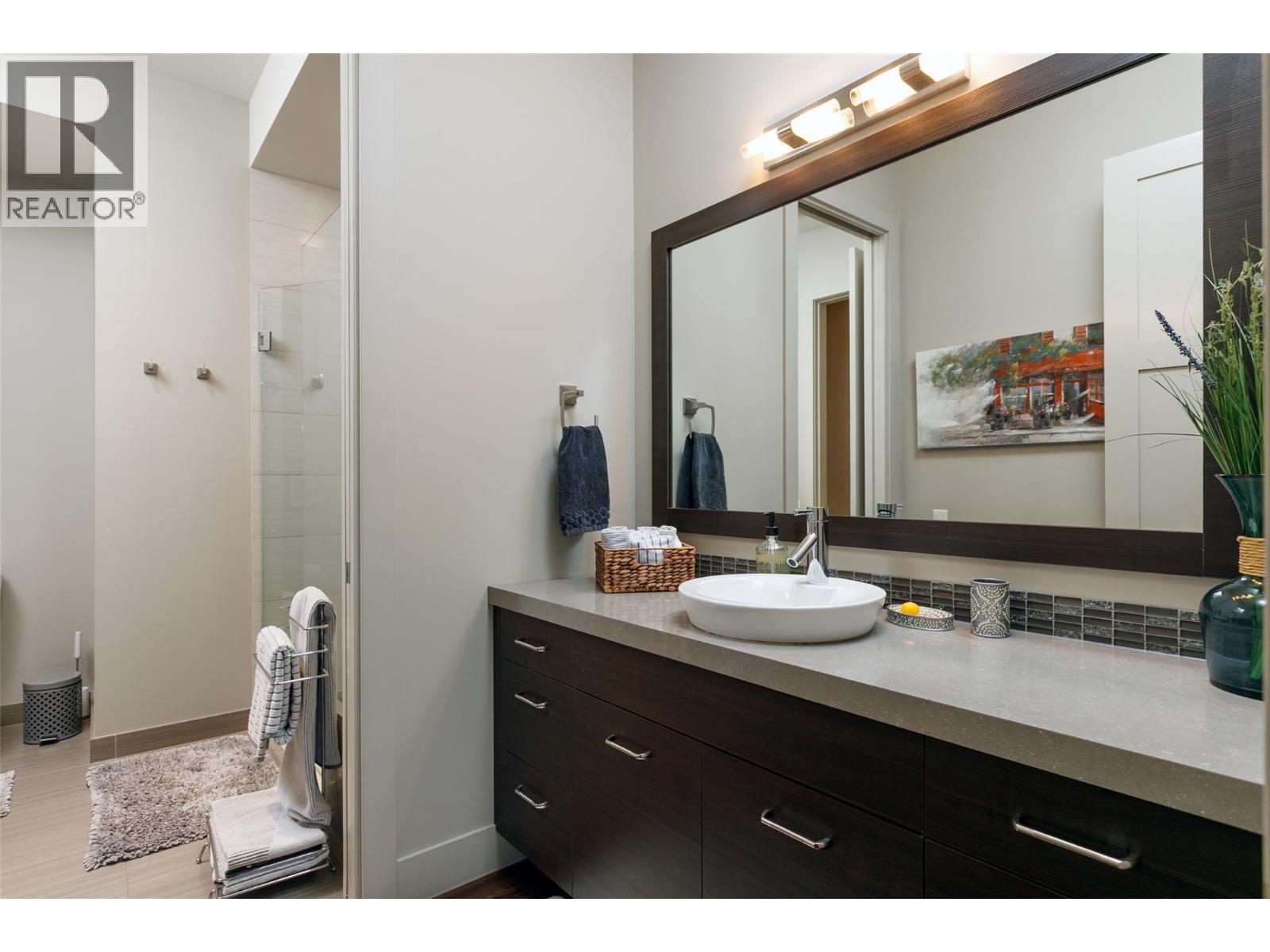  3990 Fairwinds Court, Kelowna