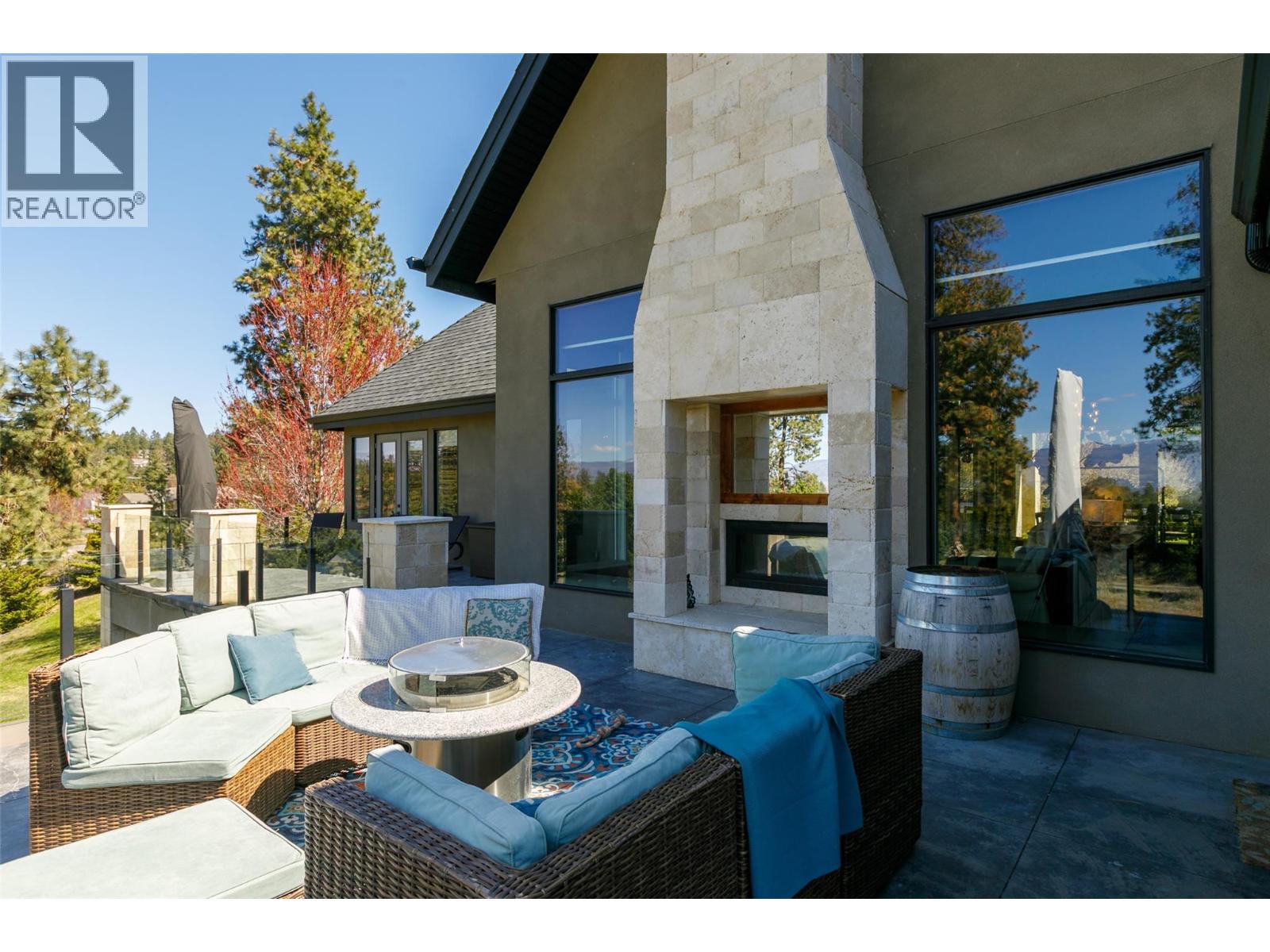  3990 Fairwinds Court, Kelowna