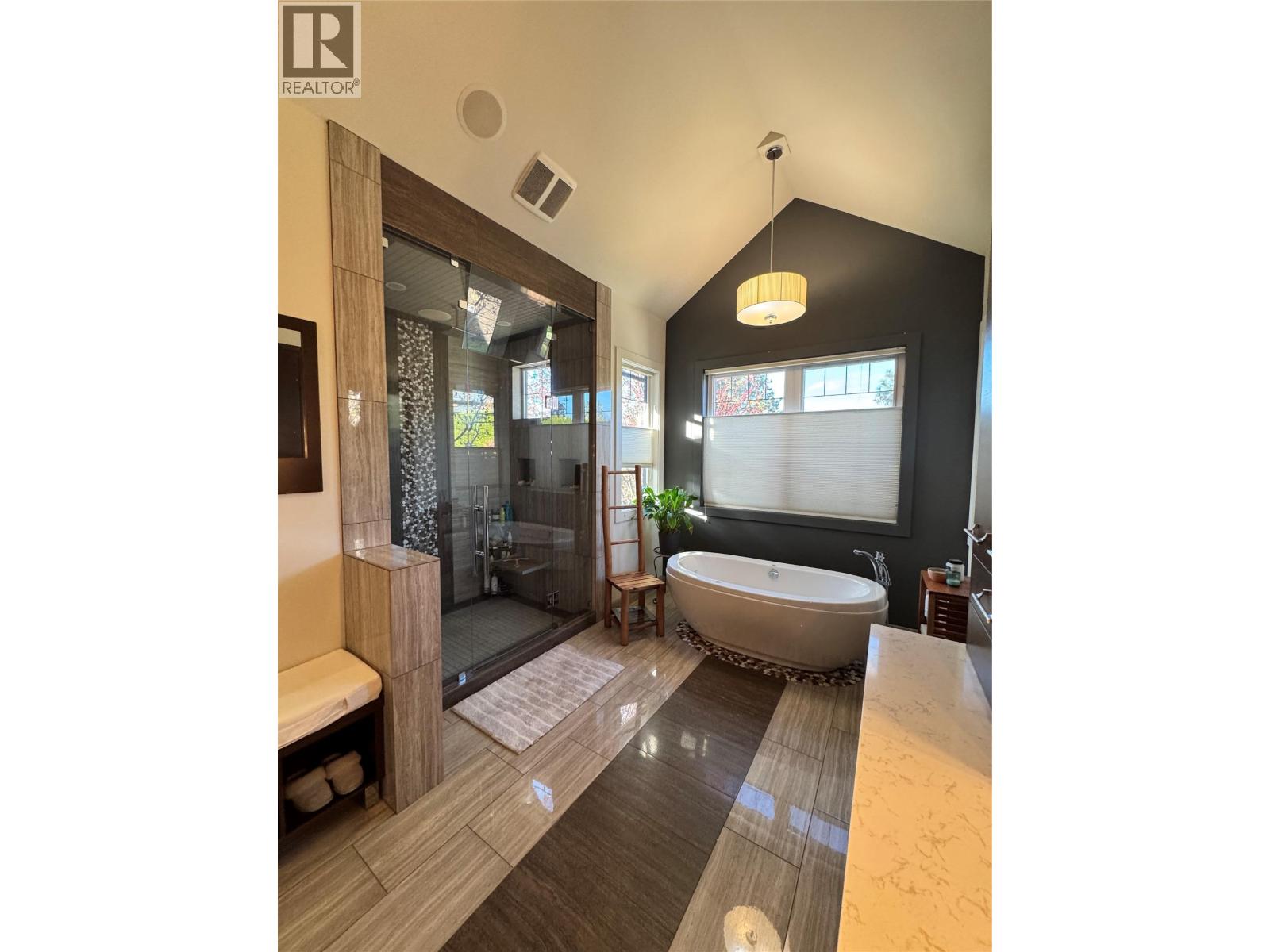  3990 Fairwinds Court, Kelowna