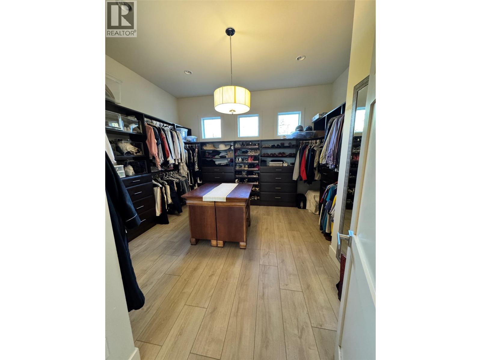  3990 Fairwinds Court, Kelowna