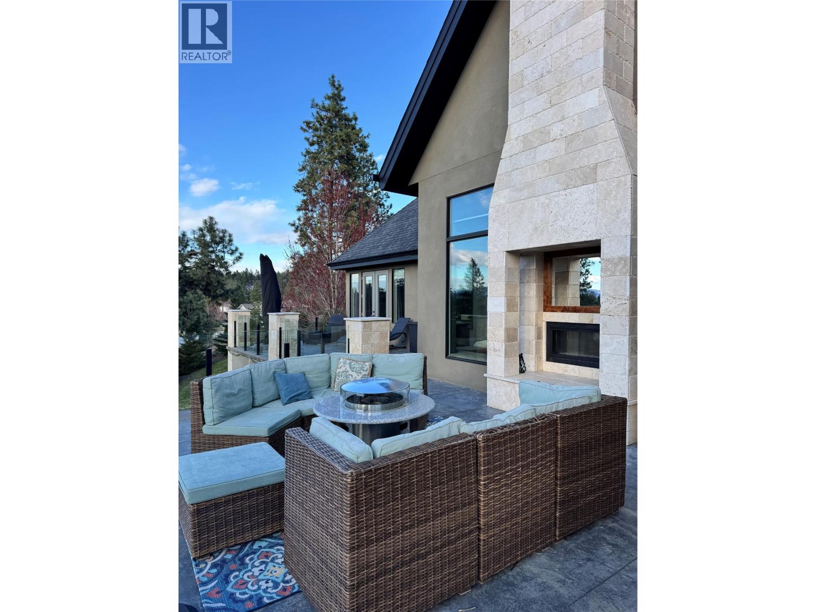  3990 Fairwinds Court, Kelowna