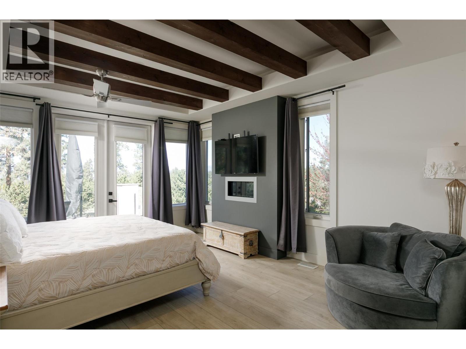  3990 Fairwinds Court, Kelowna