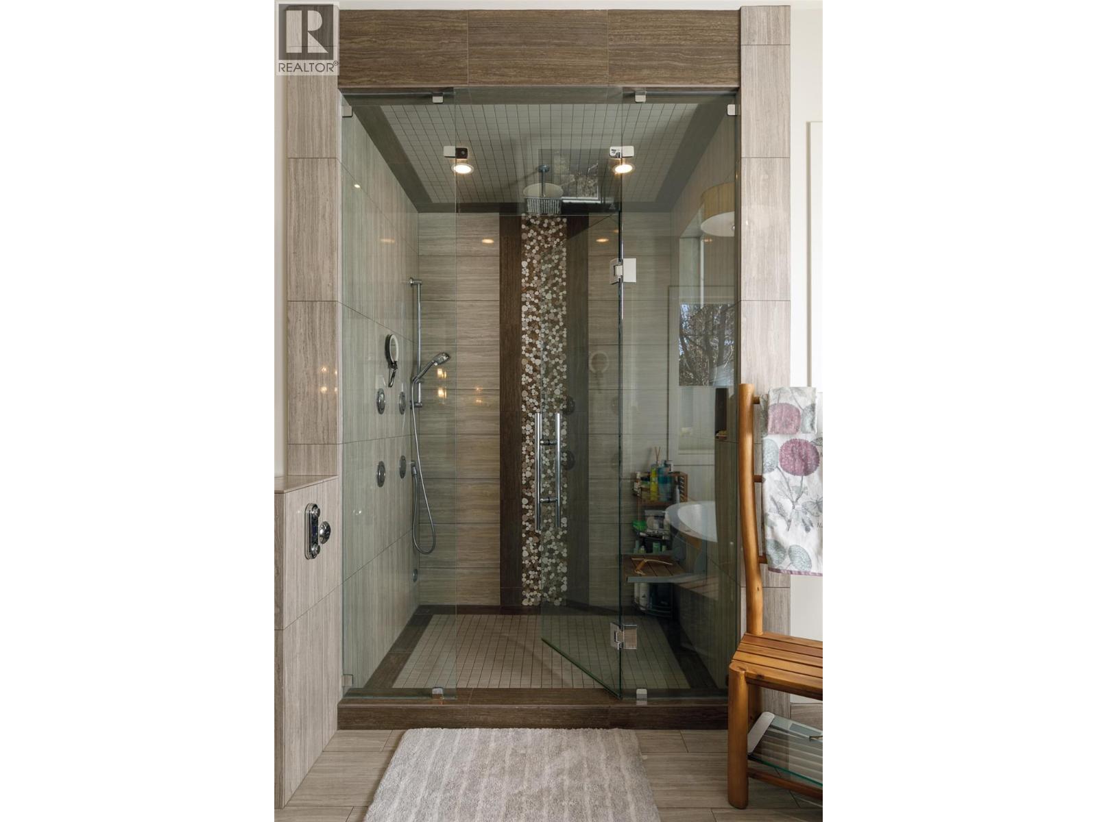  3990 Fairwinds Court, Kelowna