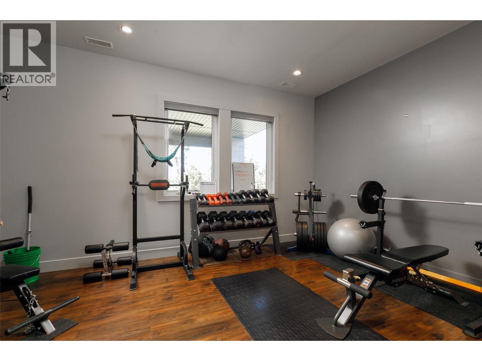  3990 Fairwinds Court, Kelowna