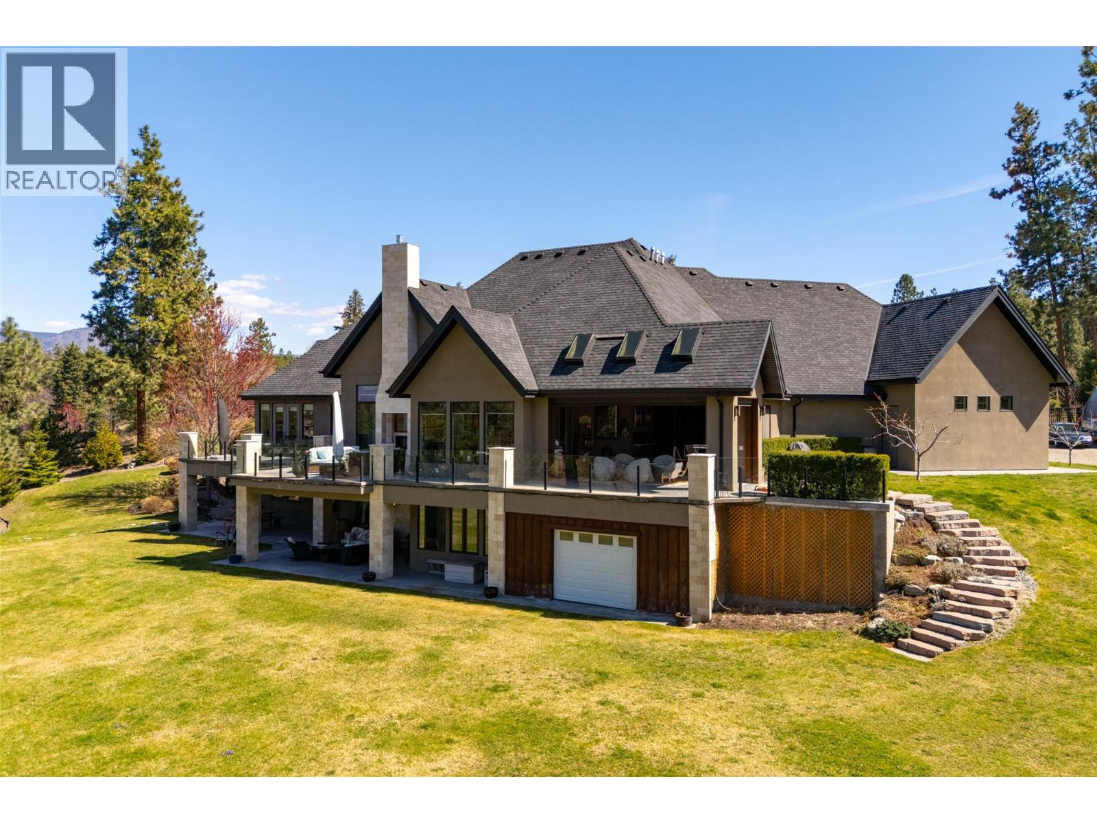  3990 Fairwinds Court, Kelowna