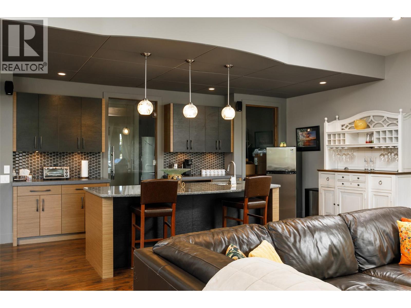  3990 Fairwinds Court, Kelowna