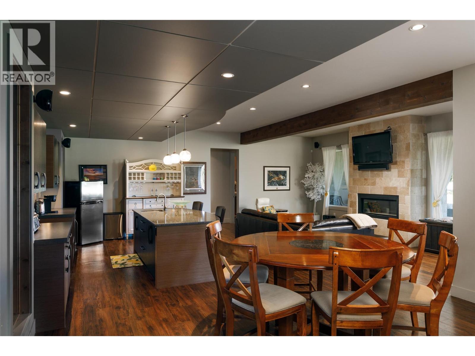  3990 Fairwinds Court, Kelowna