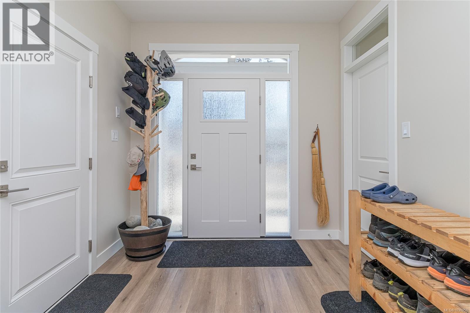 944 Craig Rd - 8