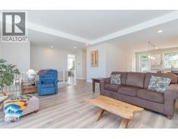Kitchen - 944 Craig Rd, Ladysmith, BC V9G2C4 Photo 12