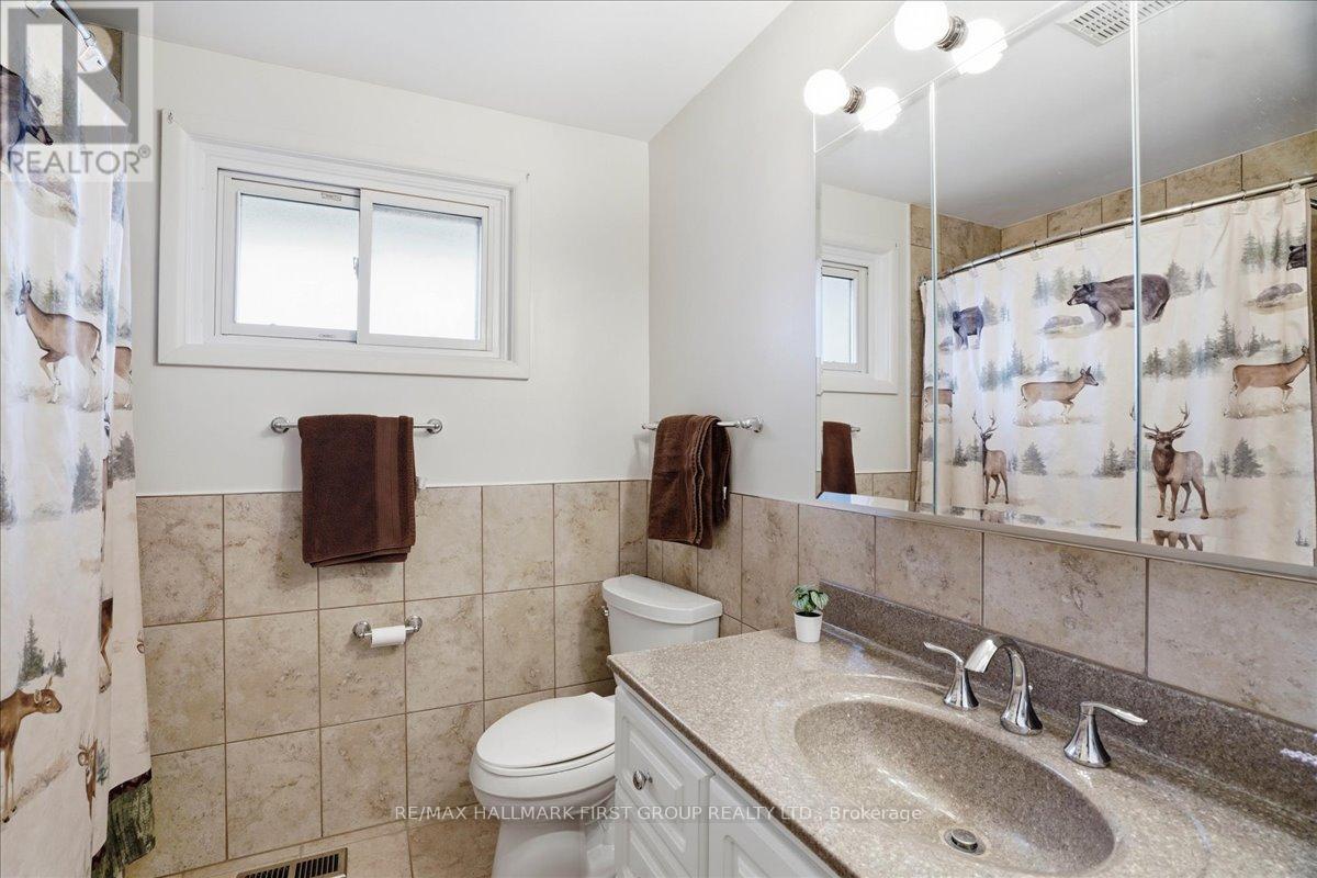Upper Level 4 pc Bath
