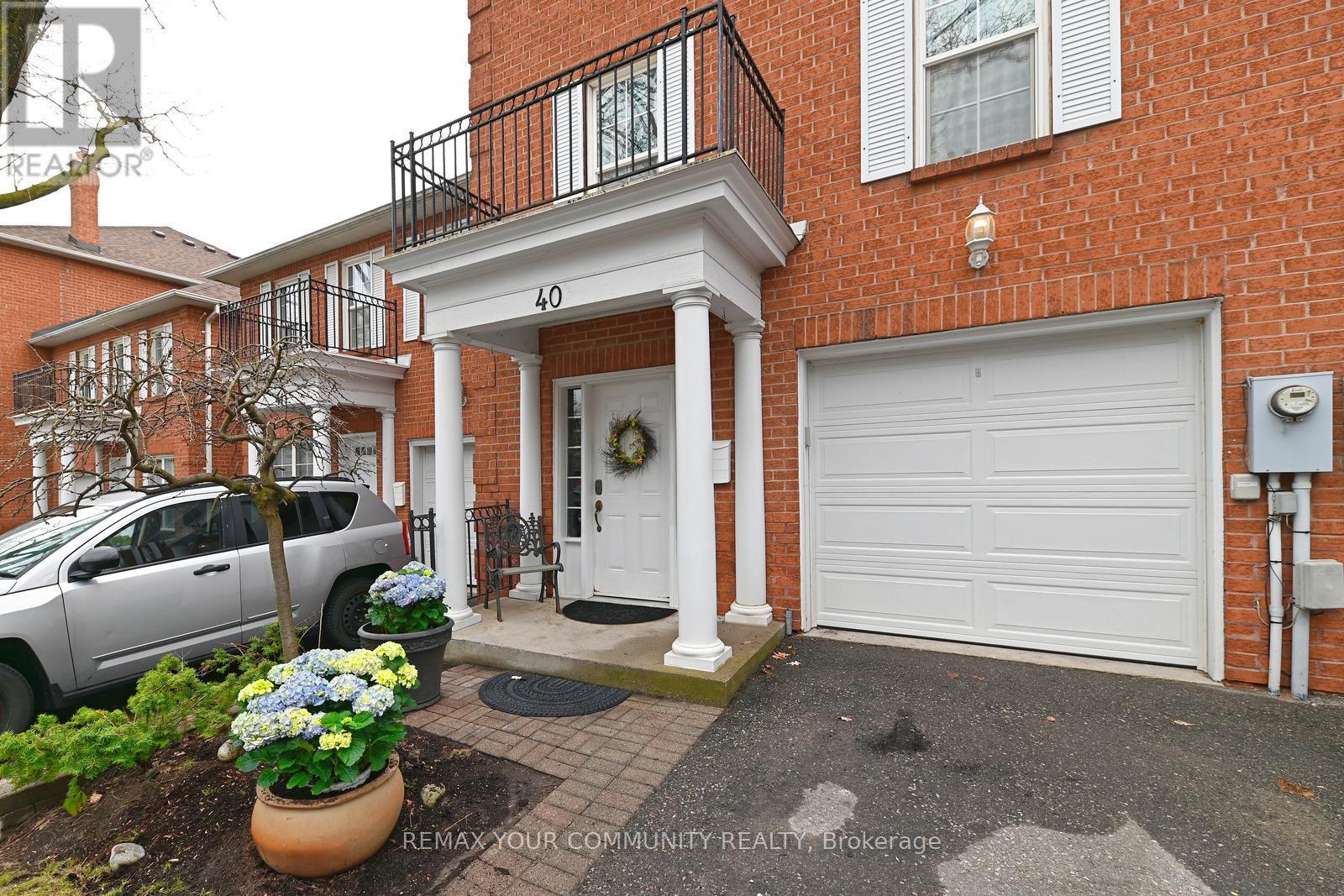 #40 40 STORNWOOD COURT NE - 1