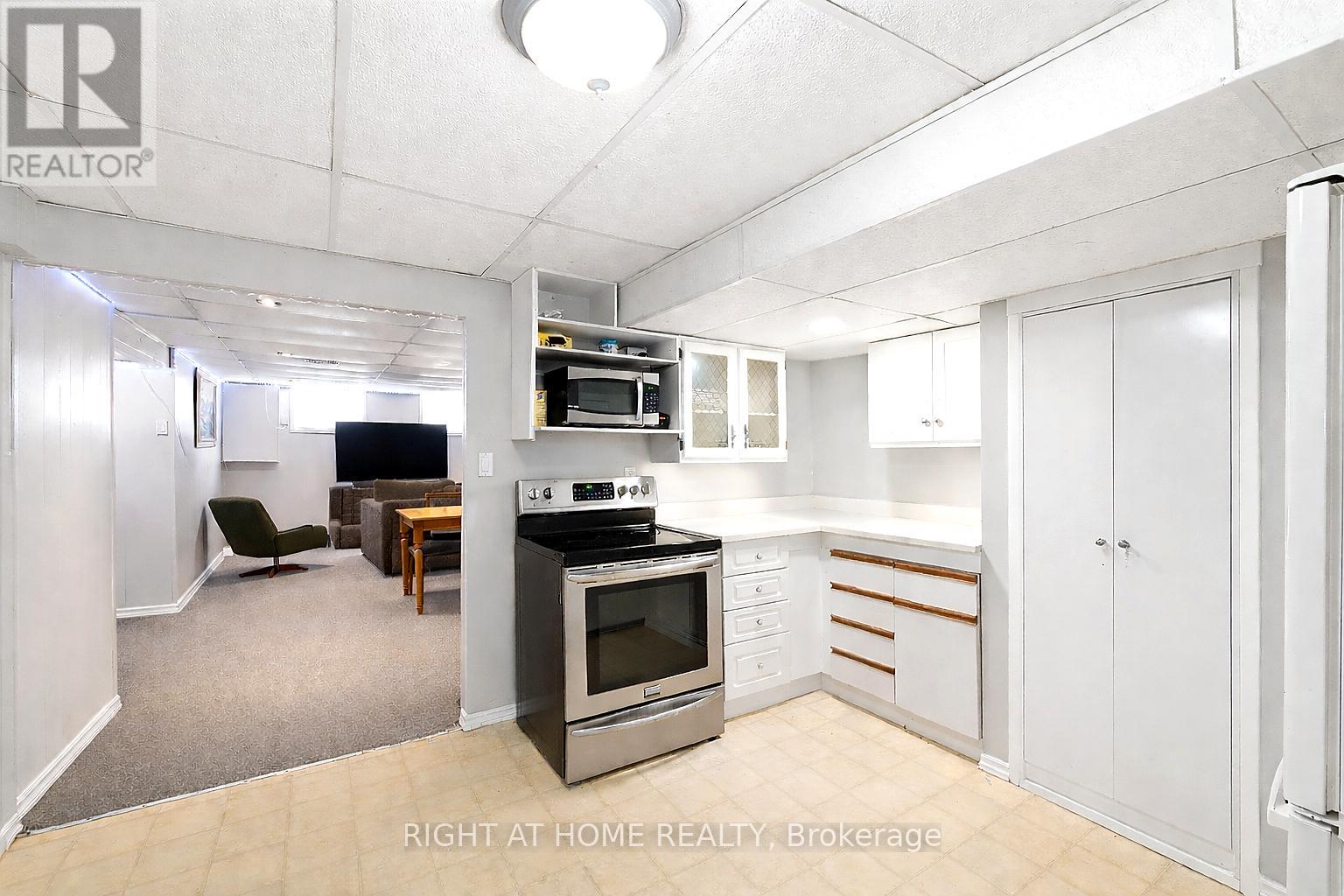 13 WESTVIEW CRESCENT - 13