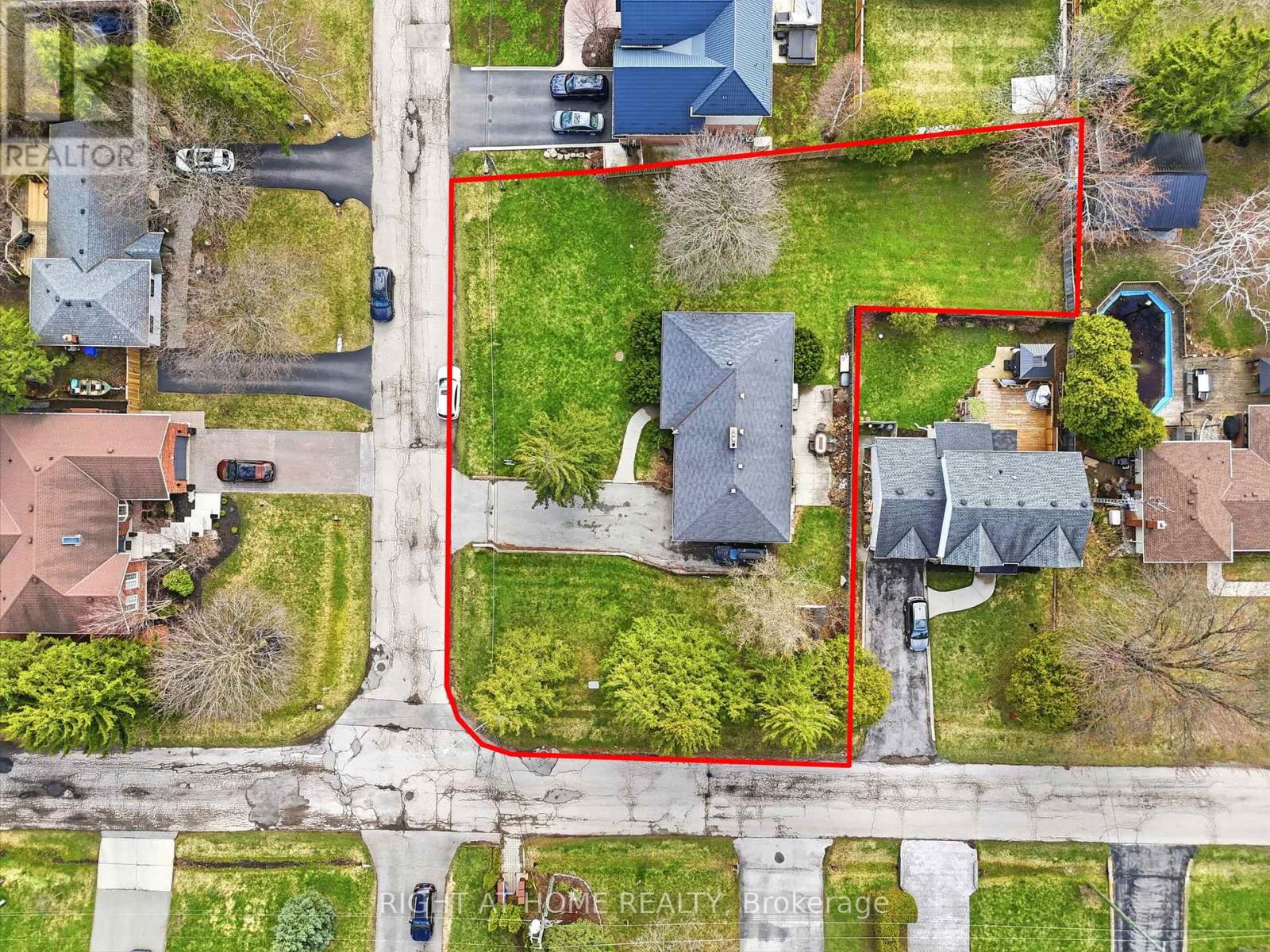 13 WESTVIEW CRESCENT - 21