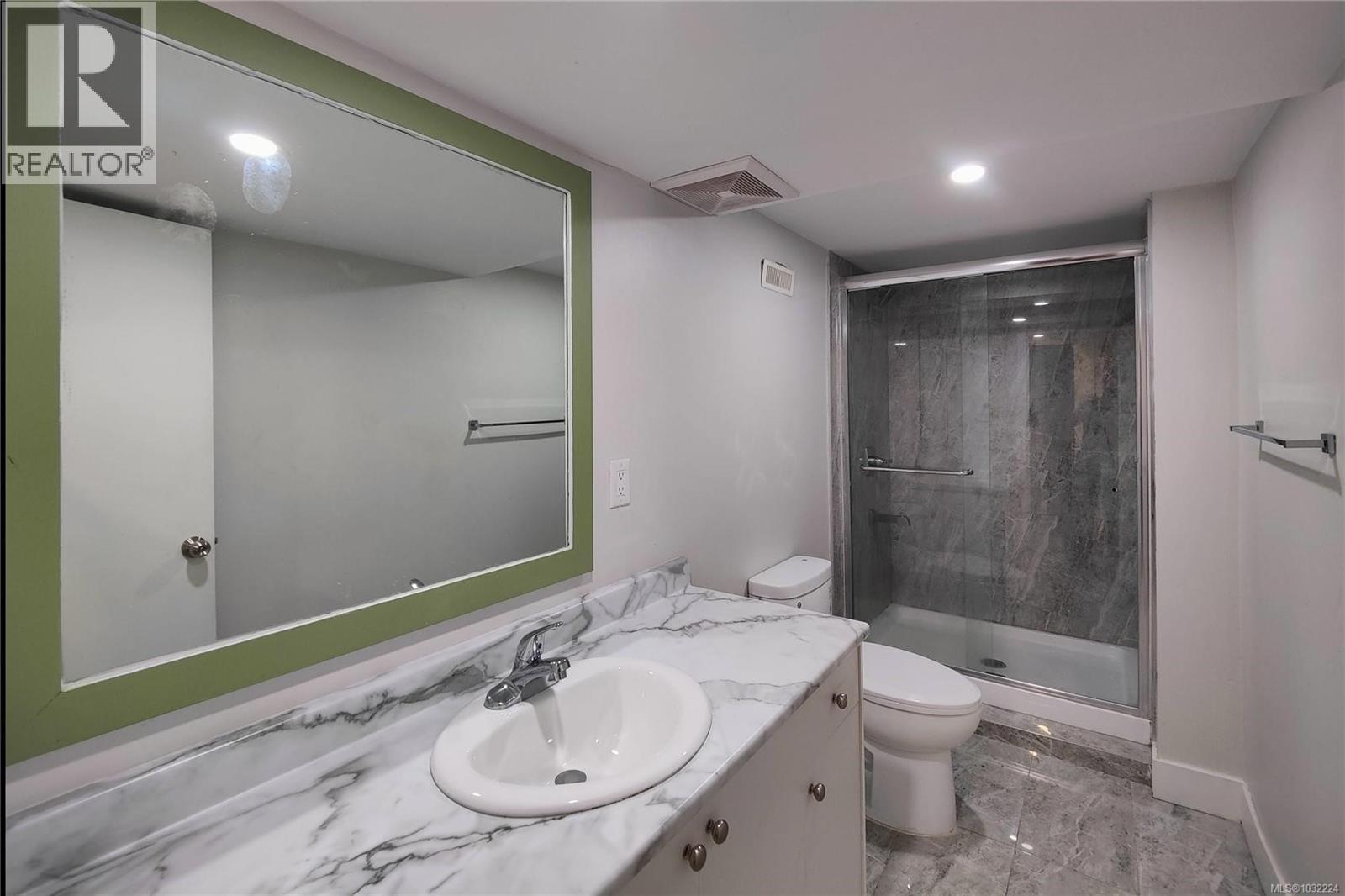 18 GILLESPIE ST S - 12