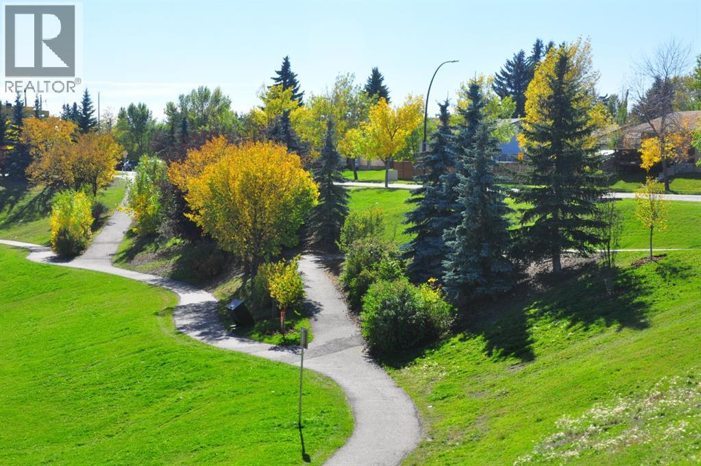 Single Family House 3 Level for Sale in  Rundlehorn Drive NE Pineridge Calgary 