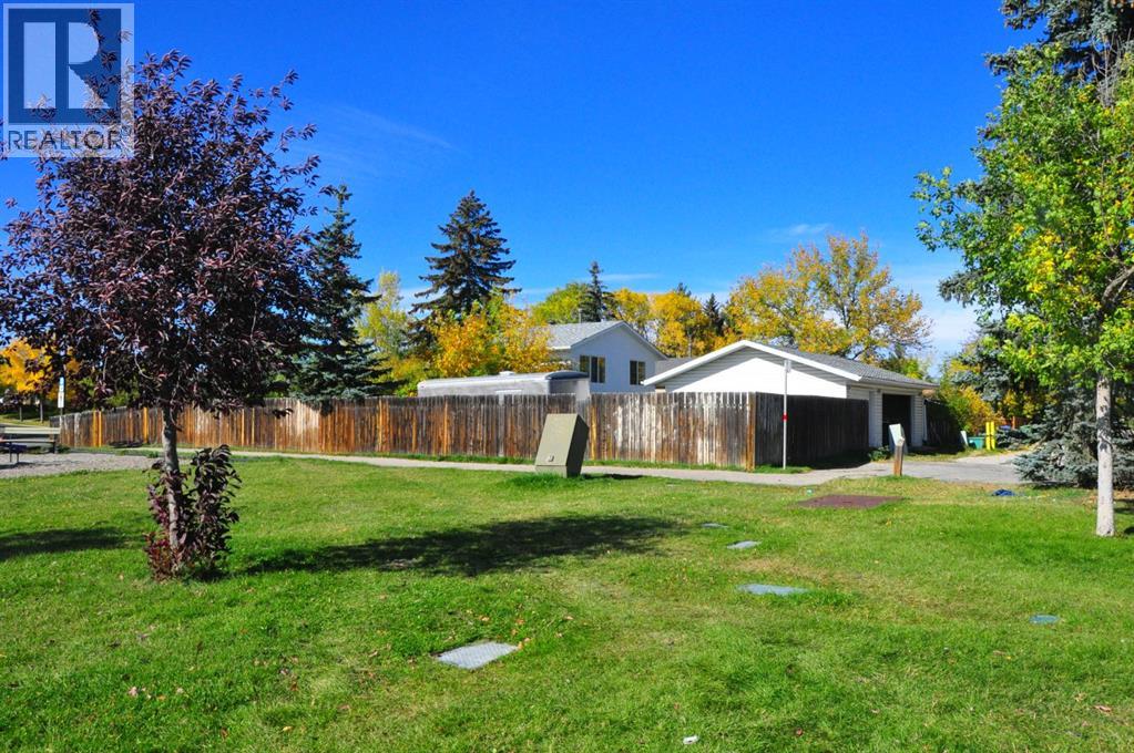 Single Family House 3 Level for Sale in  Rundlehorn Drive NE Pineridge Calgary 