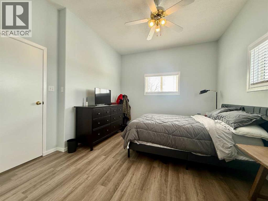 702 10 Avenue - 38
