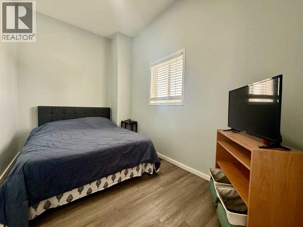 702 10 Avenue - 37