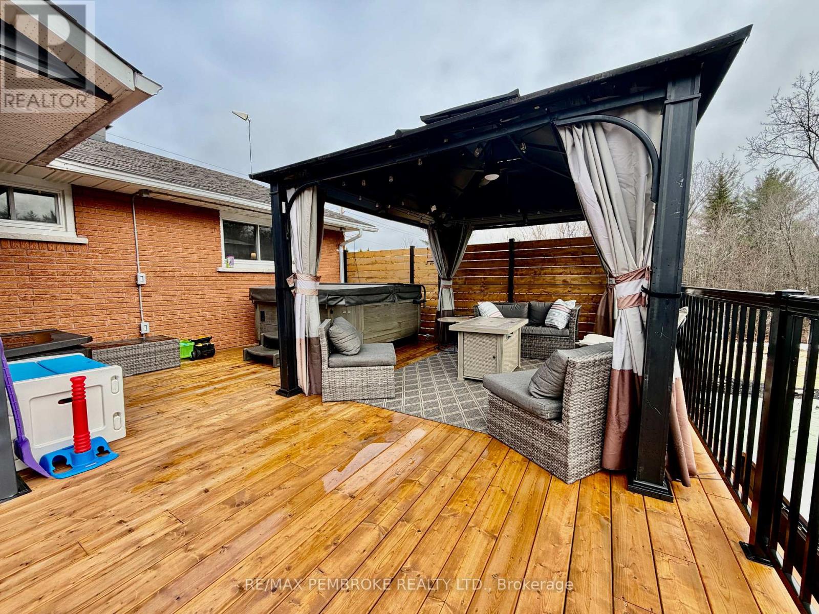 Gazebo on deck ( included in sale)
