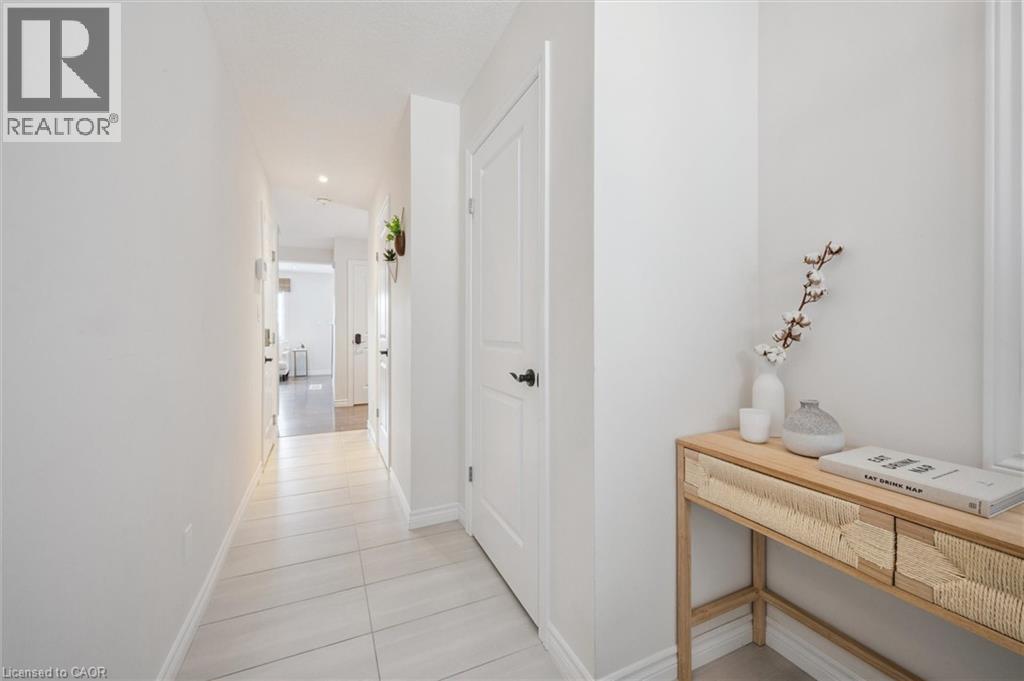 523 HOLLYBROOK Crescent, Kitchener, Ontario N2R0P1 - Photo 5