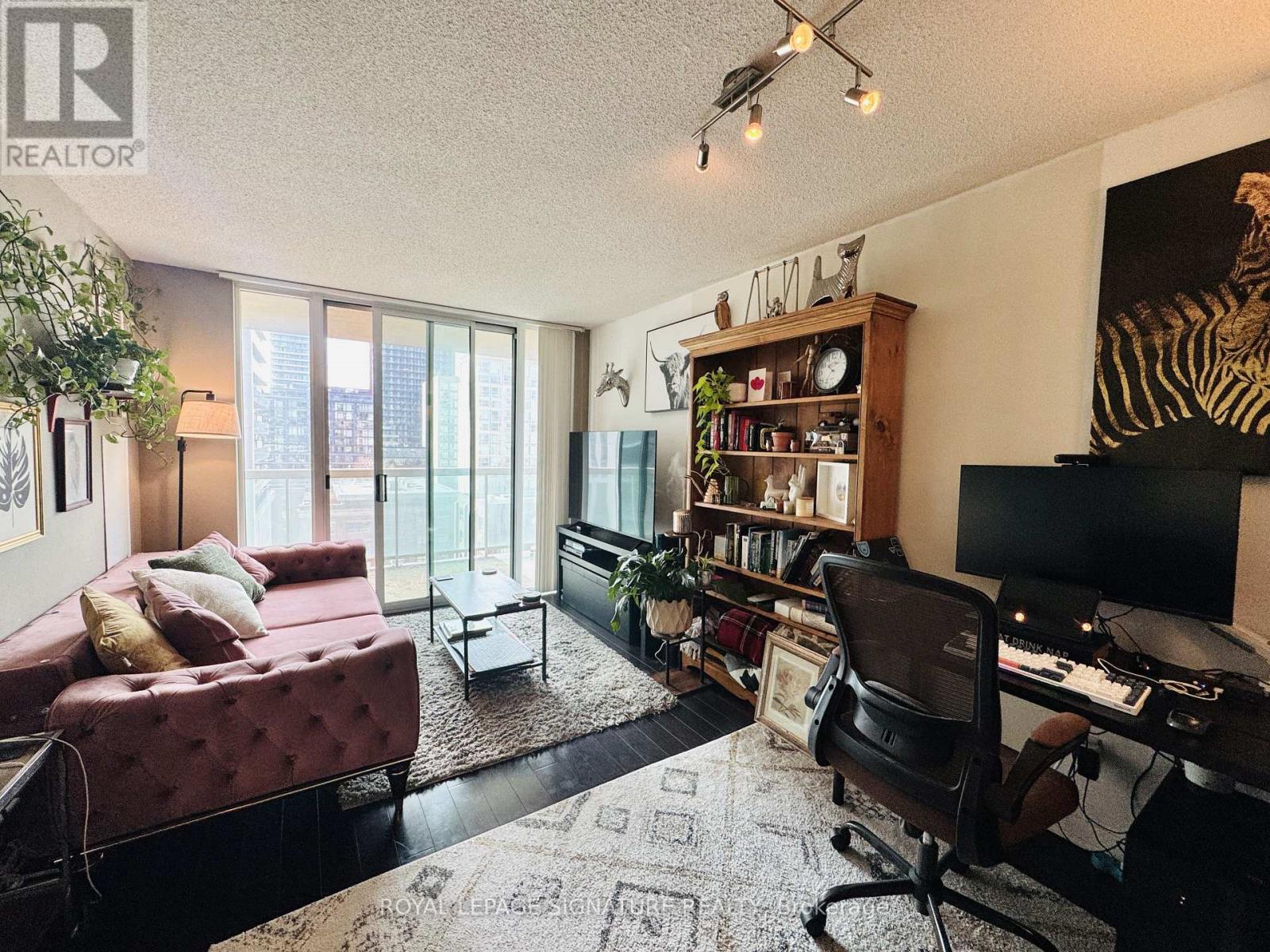 1010 - 323 RICHMOND STREET E