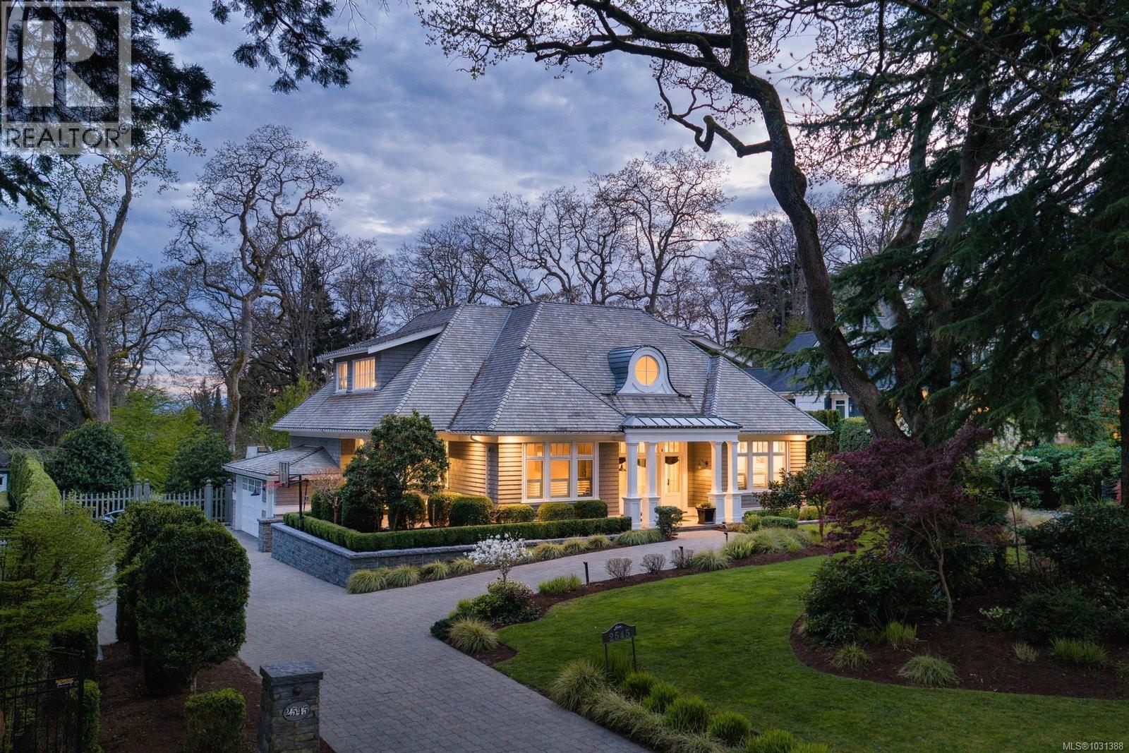  2545 Lansdowne Road, Oak Bay