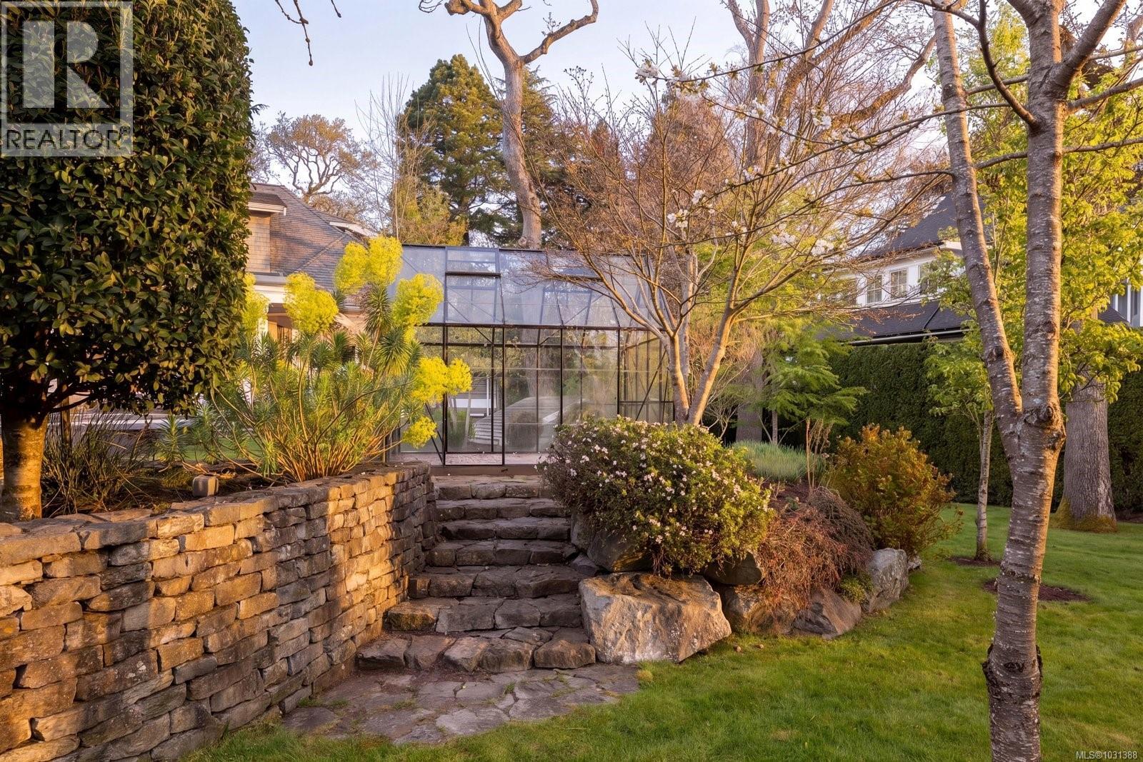  2545 Lansdowne Road, Oak Bay