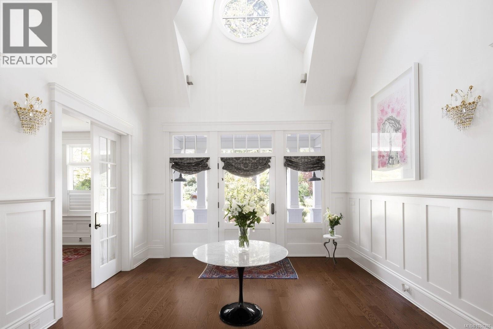  2545 Lansdowne Road, Oak Bay