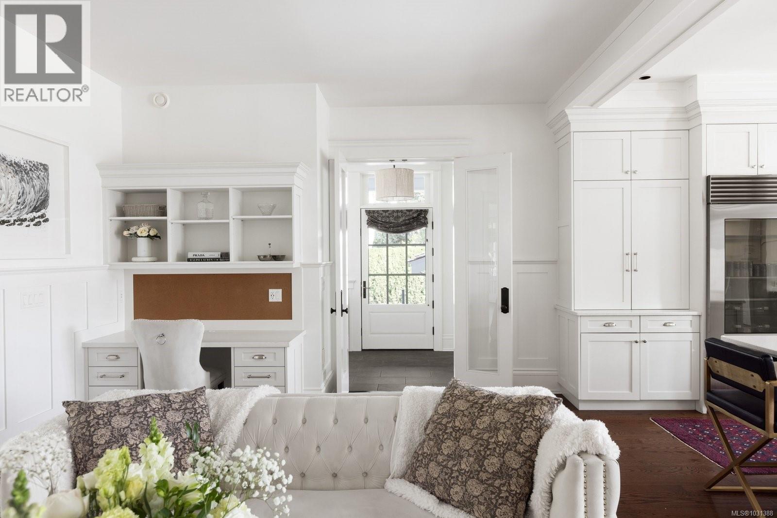  2545 Lansdowne Road, Oak Bay