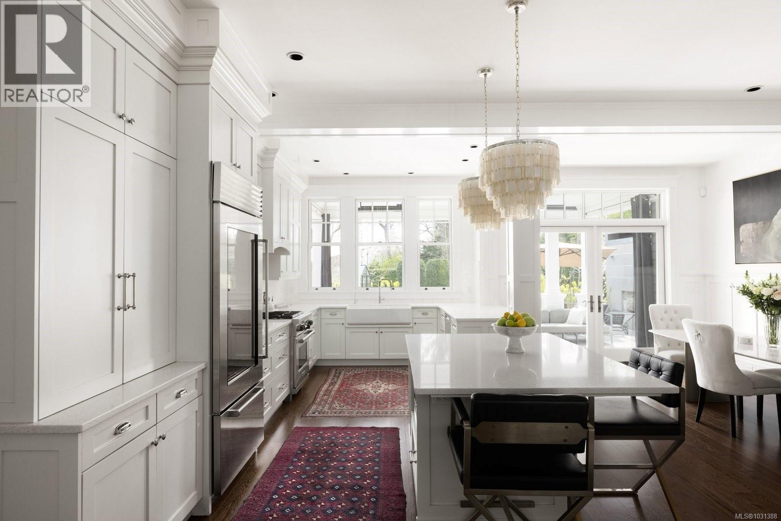  2545 Lansdowne Road, Oak Bay