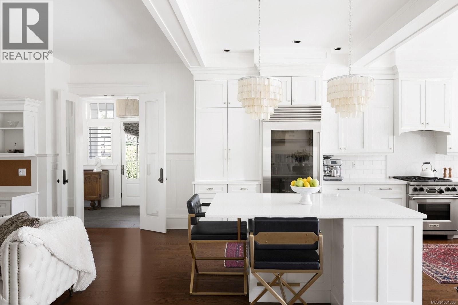  2545 Lansdowne Road, Oak Bay