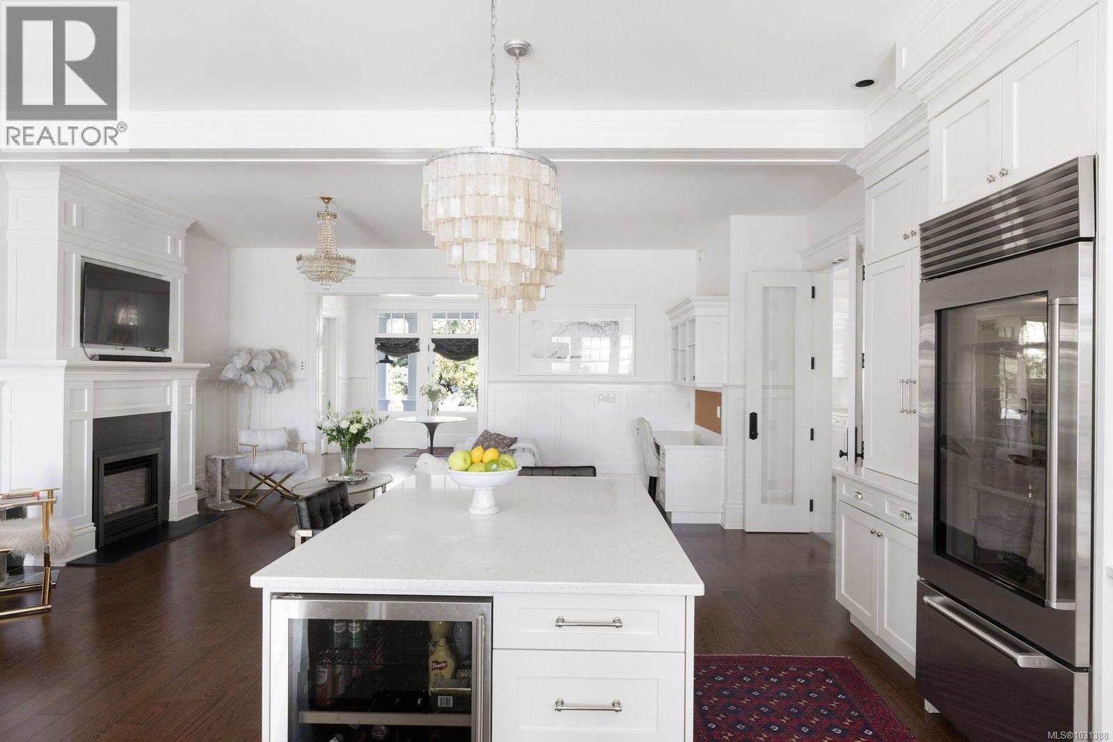  2545 Lansdowne Road, Oak Bay