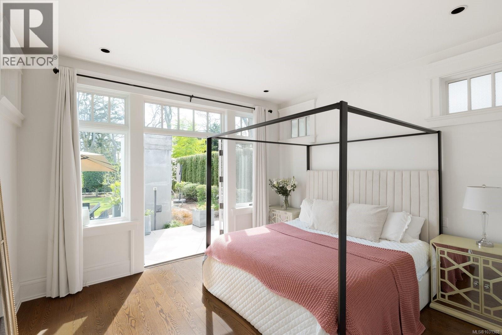  2545 Lansdowne Road, Oak Bay