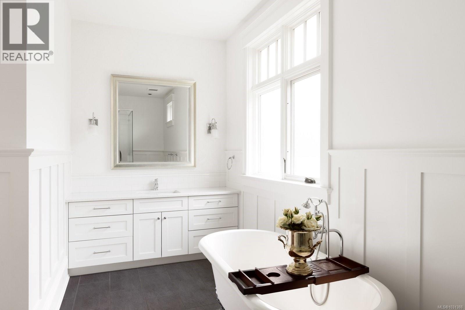  2545 Lansdowne Road, Oak Bay