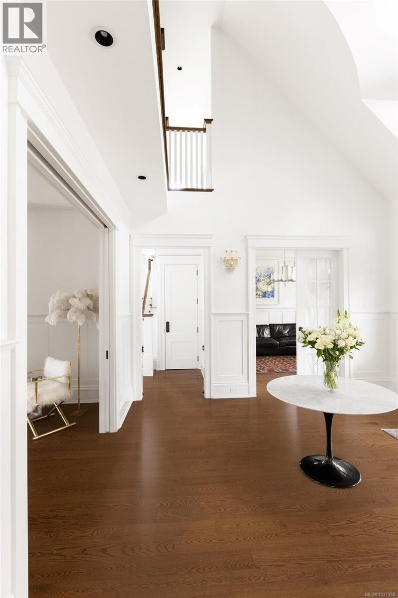  2545 Lansdowne Road, Oak Bay