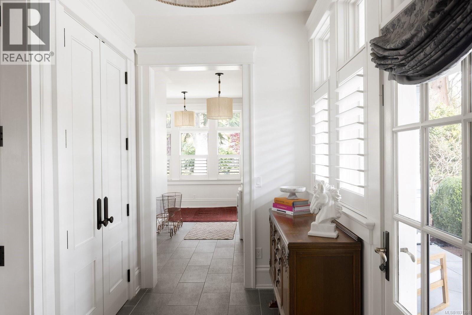  2545 Lansdowne Road, Oak Bay