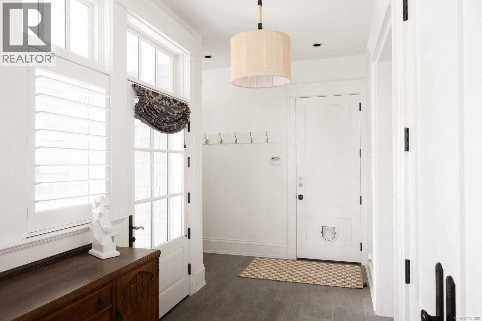  2545 Lansdowne Road, Oak Bay