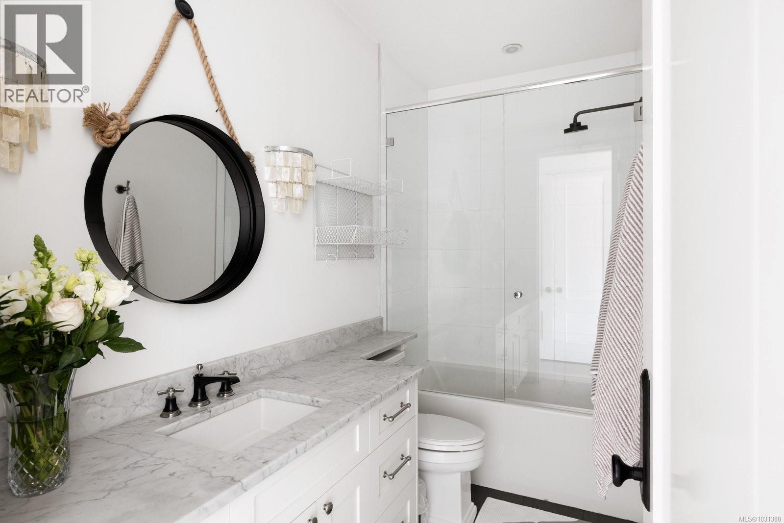  2545 Lansdowne Road, Oak Bay