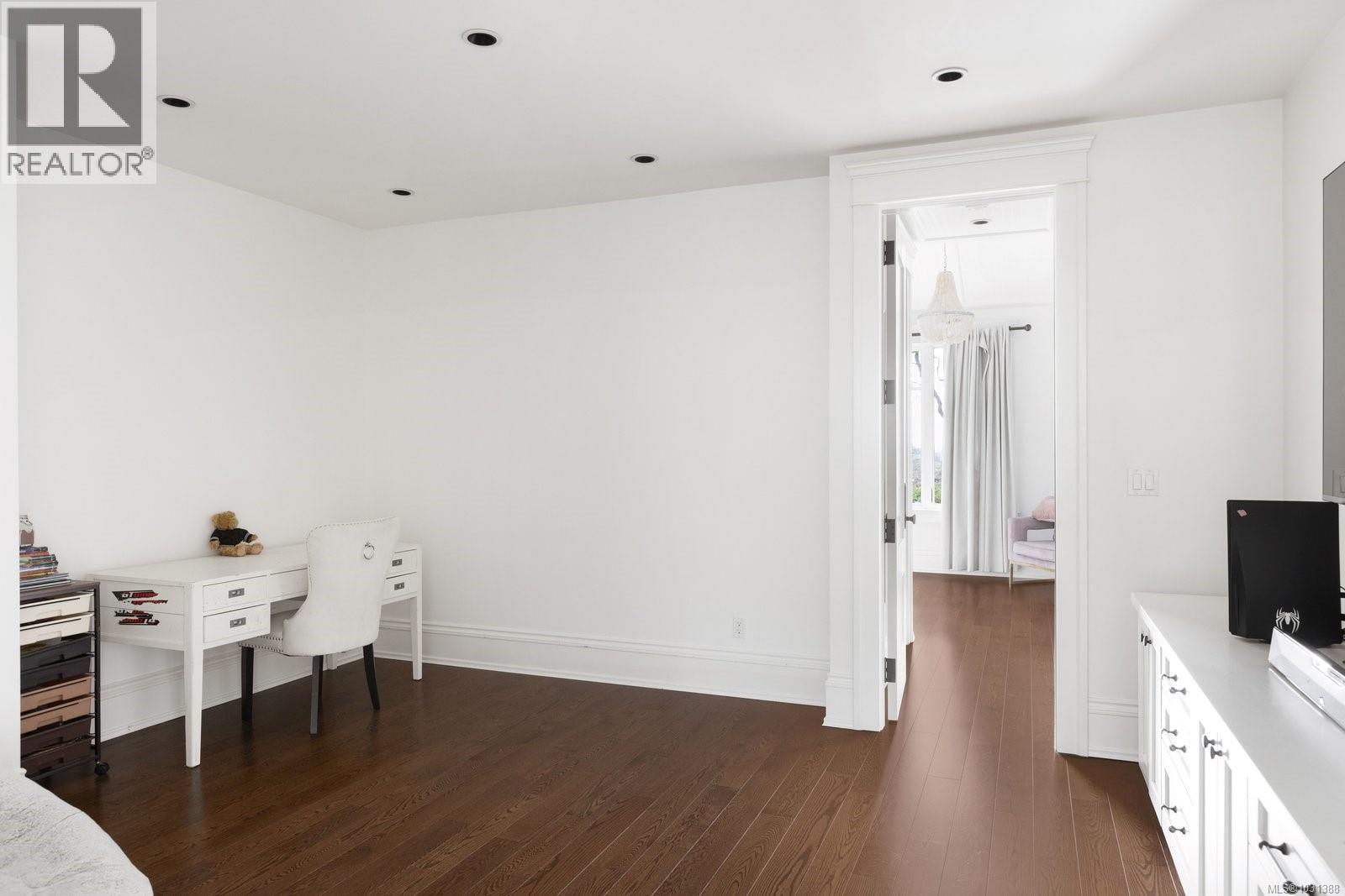  2545 Lansdowne Road, Oak Bay