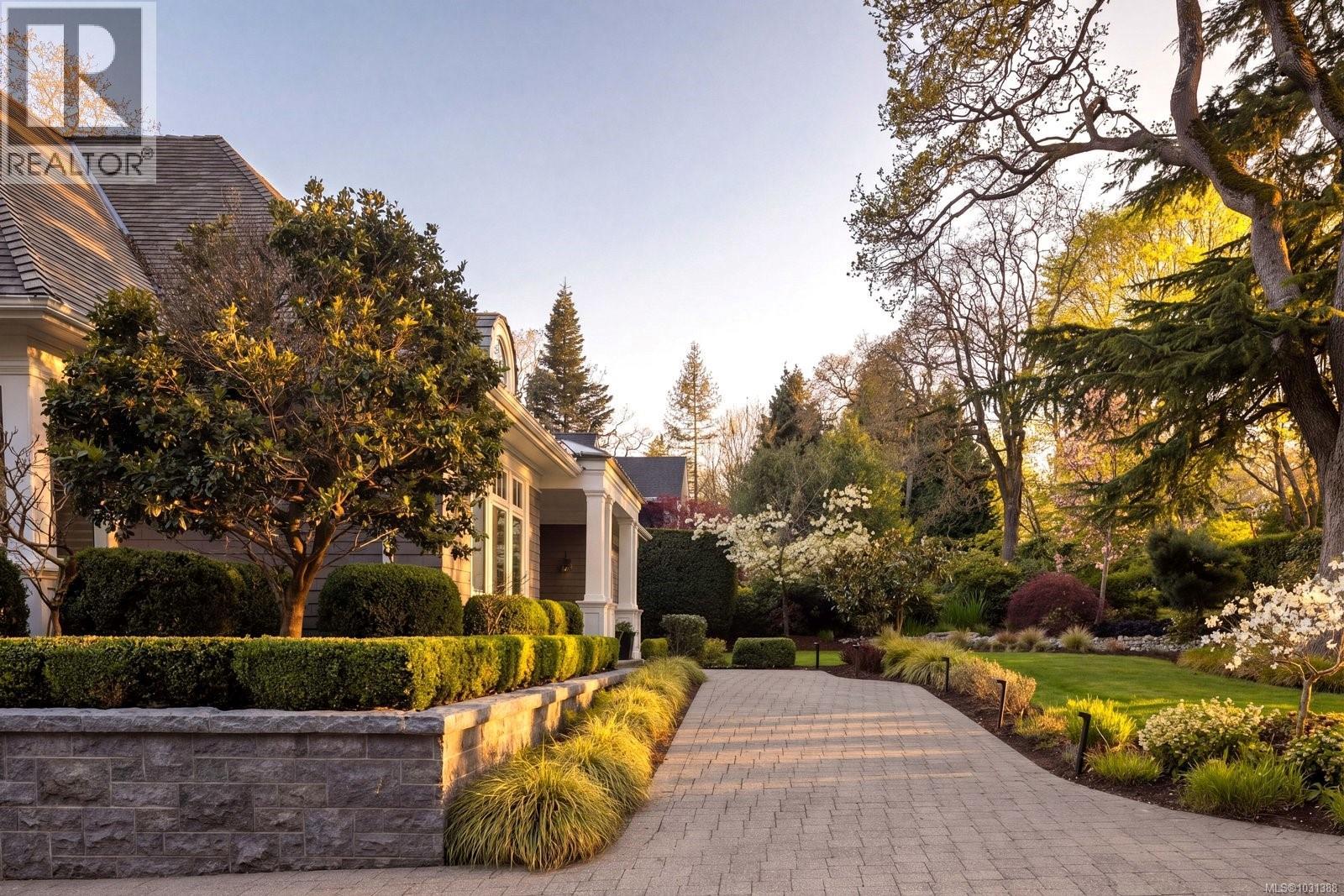  2545 Lansdowne Road, Oak Bay