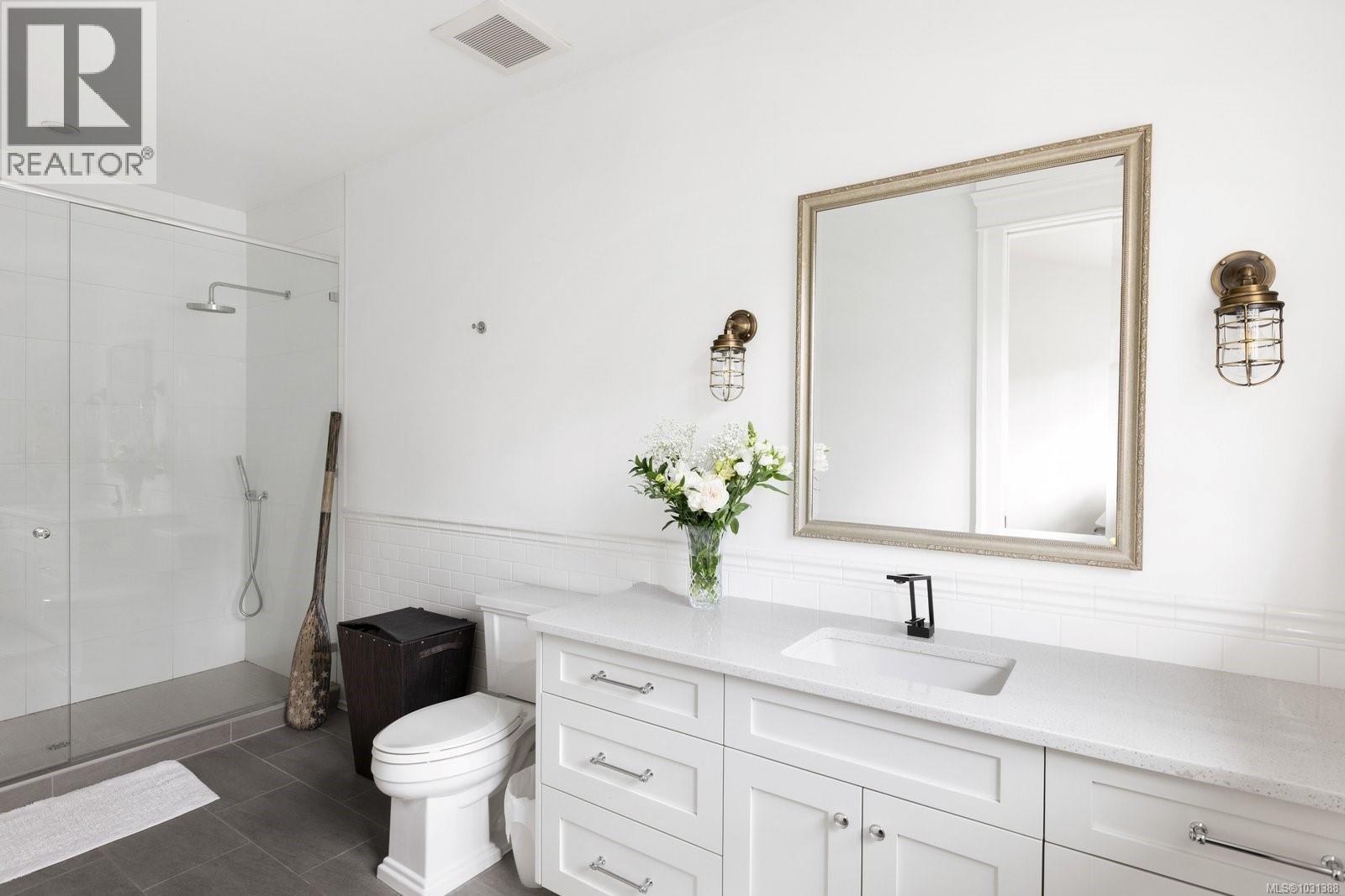  2545 Lansdowne Road, Oak Bay