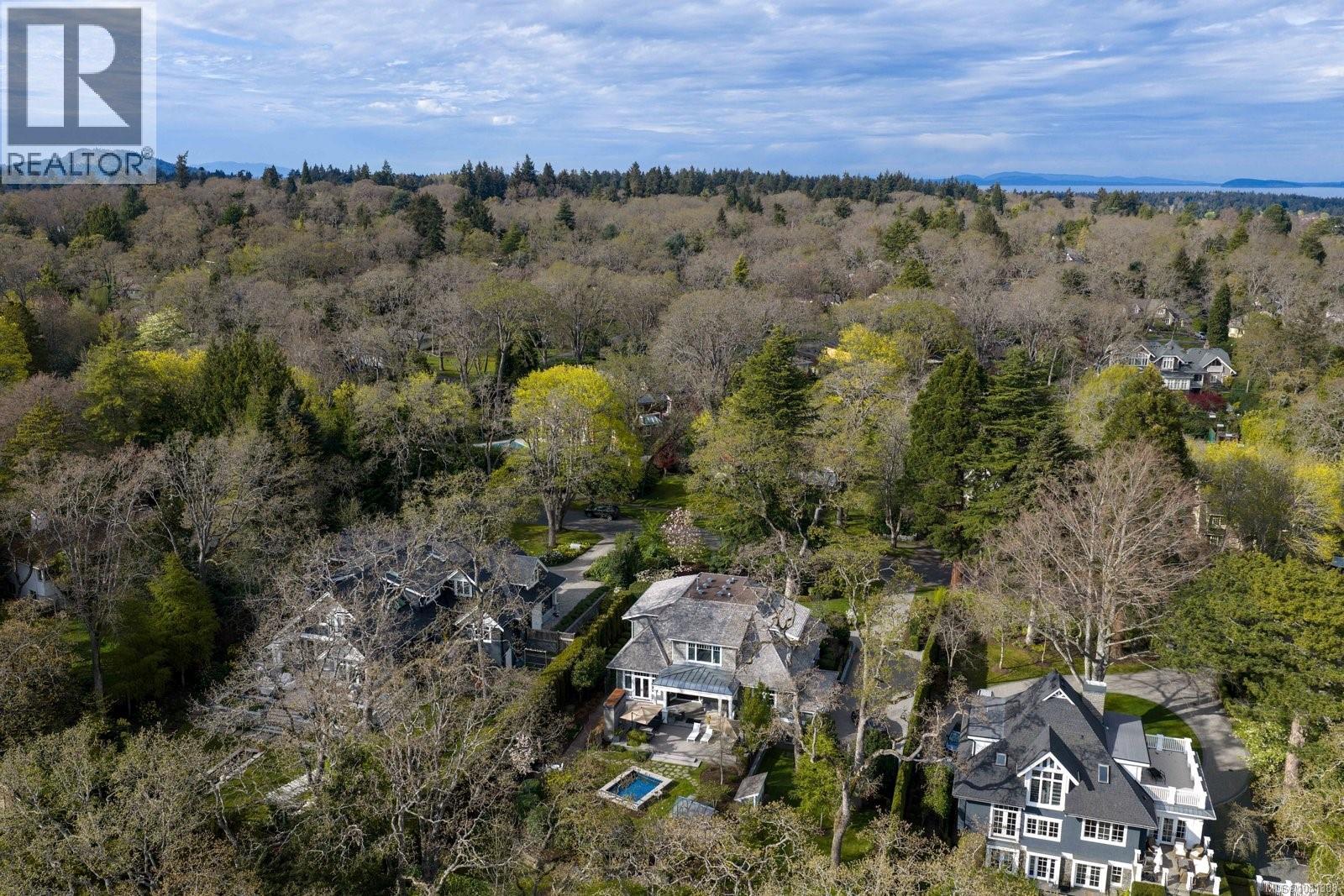  2545 Lansdowne Road, Oak Bay