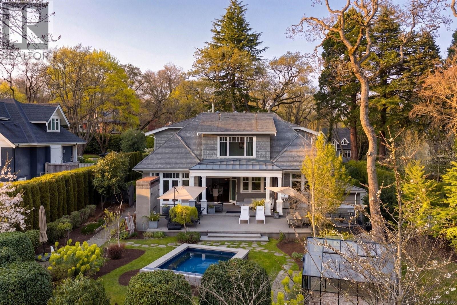  2545 Lansdowne Road, Oak Bay