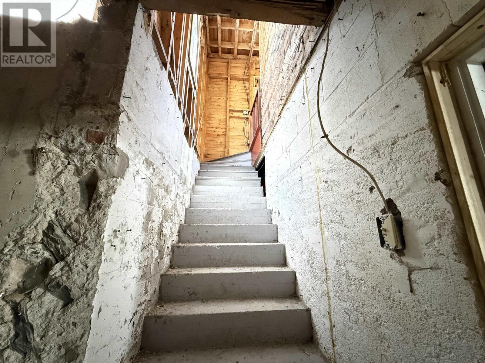 Property 28 of 30 of 5 Kirk Road