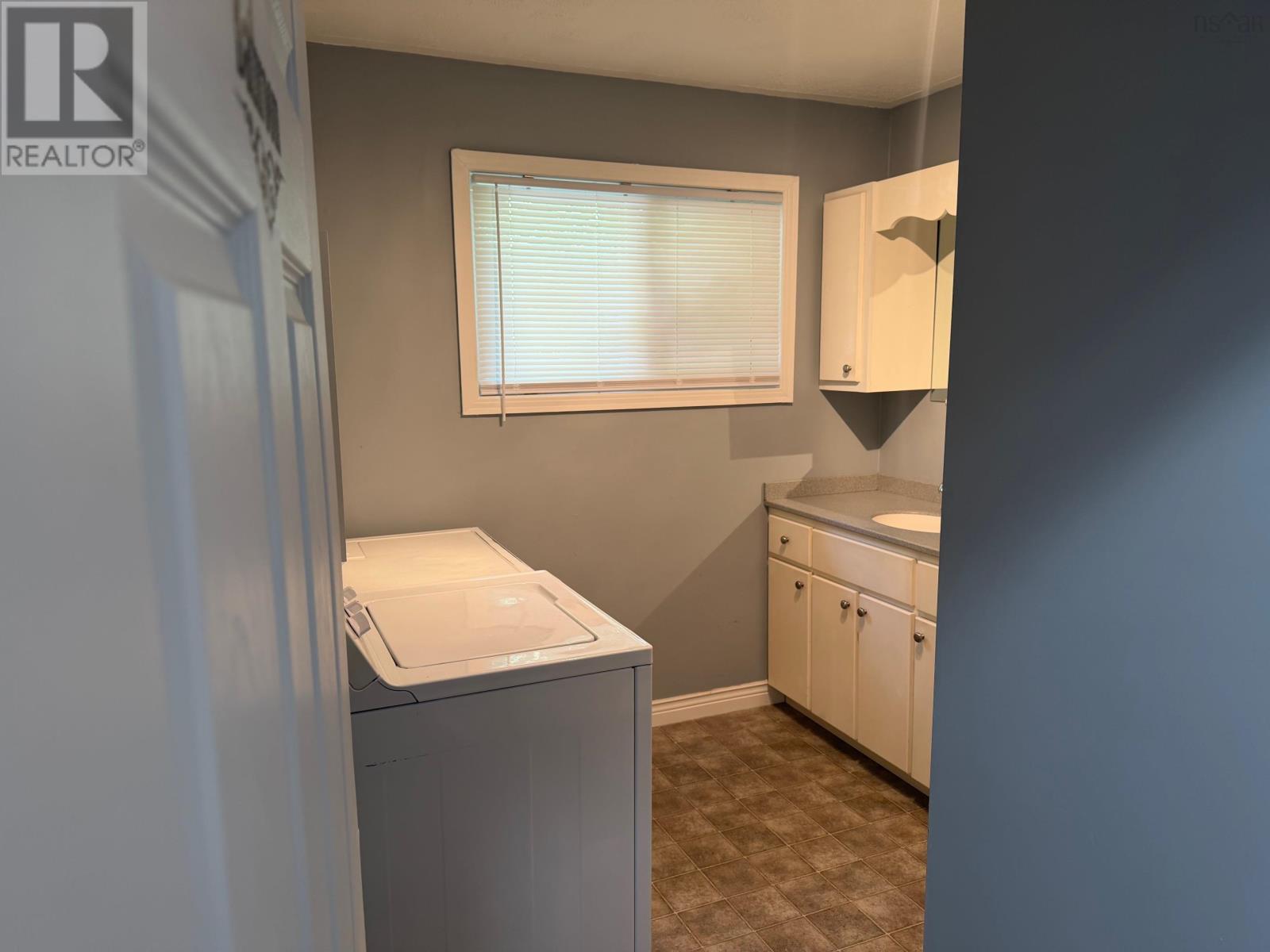 Property 18 of 27 of 24 Highland Street