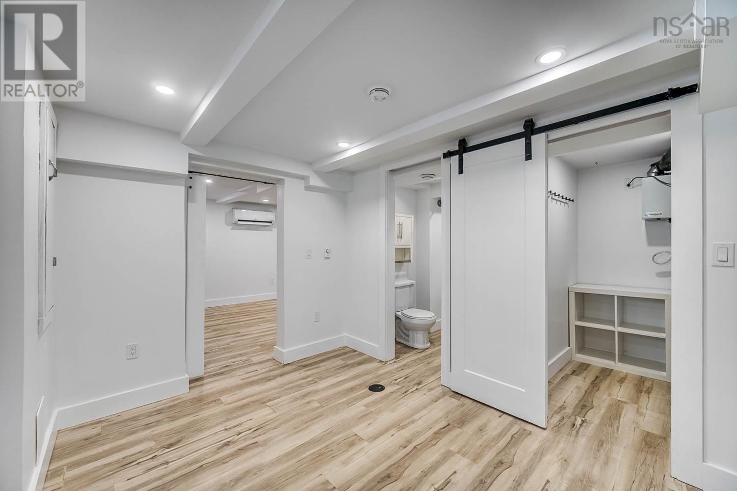 Property 29 of 40 of 5447 Rector Street