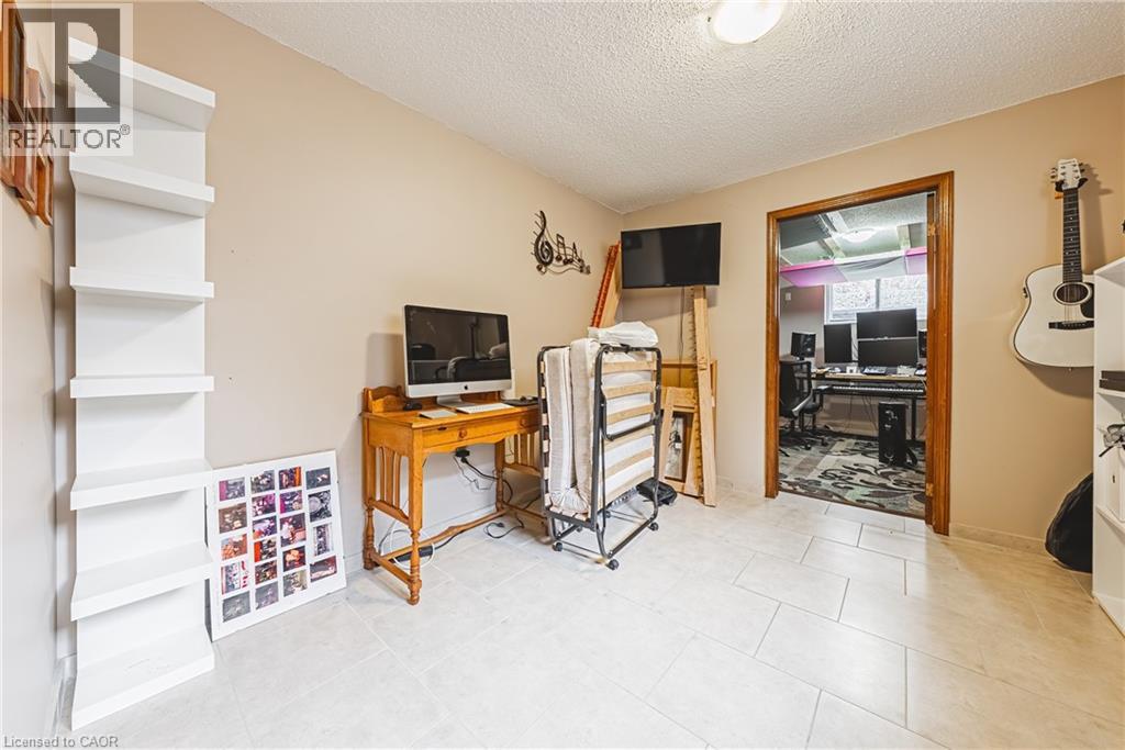 24 HILDEGARD Drive - 36