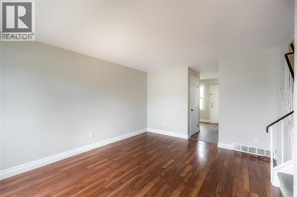 27 TURNER DRIVE Unit# 32, Sarnia, Ontario, N7S4R9 — Photo 3