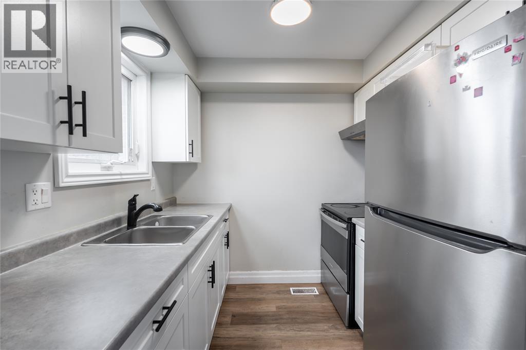 27 TURNER DRIVE Unit# 32, Sarnia, Ontario, N7S4R9 — Photo 8